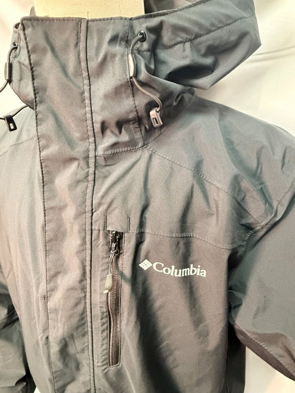 Columbia Men’s L Omni-Tech Waterproof Hooded Rain Shell Jacket Black